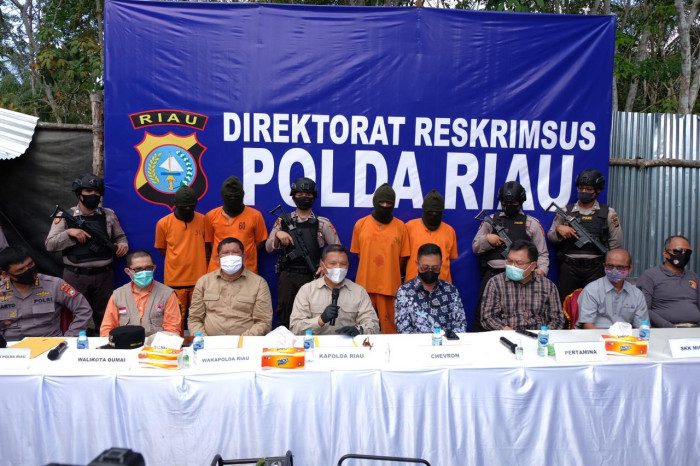 Polda Riau Bongkar Penyulingan...