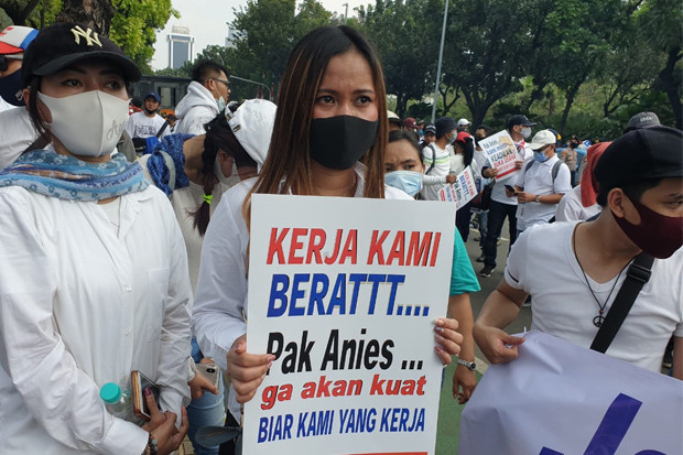 Ratusan Pekerja Hiburan...