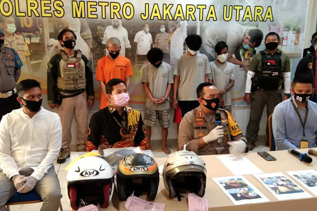 Tewaskan 1 Pemuda, 4...