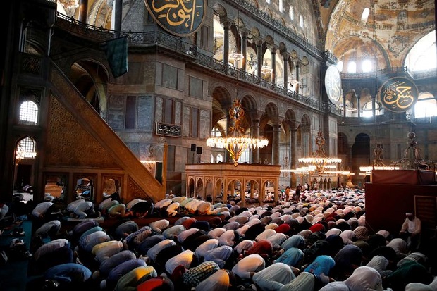 Hagia Sophia Jadi Tempat...
