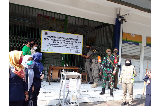 Tiga Pedagang Terpapar...