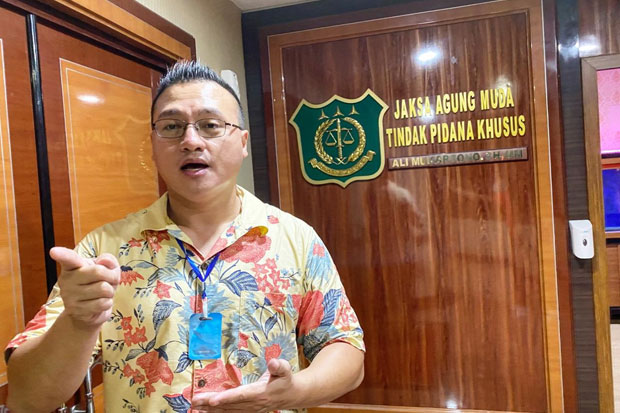 Rugikan Warga, Anggota...