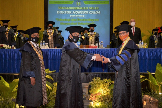 Kepala BKKBN Terima...