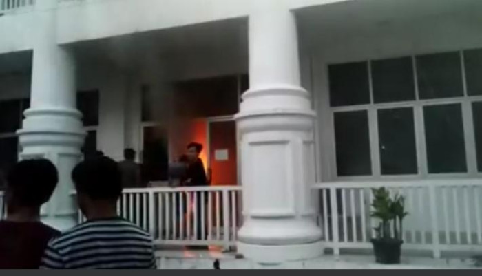 Kebakaran Kantor Bupati...