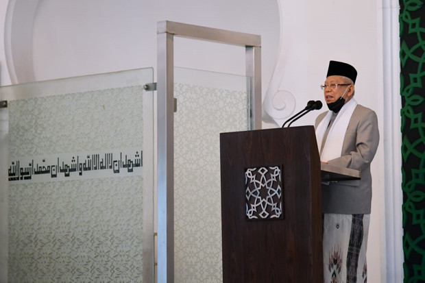 Salat Jumat Bareng Jokowi,...