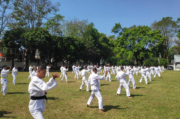 Naik Pangkat, Personil...