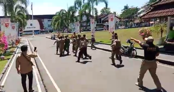 Wartawan Nyaris Digebuki,...