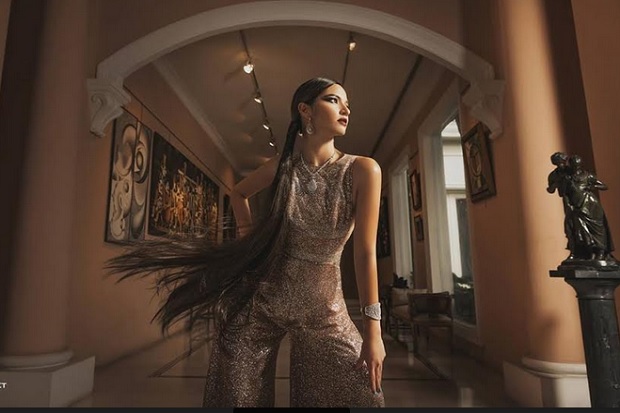 Nia Ramadhani Kenakan...