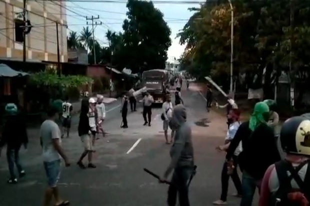 Bentrokan Pecah di Sorong...