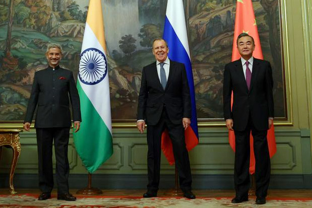 Disaksikan Rusia, China-India...