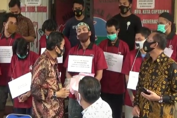 Tergiur Uang Jutaan,...