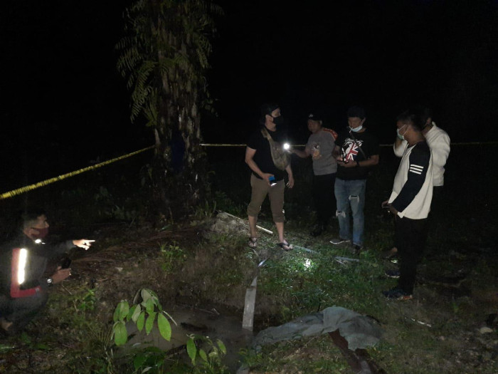 Tubuhnya Terikat, Warga...