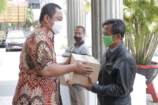 Tekan Penyebaran COVID-19,...