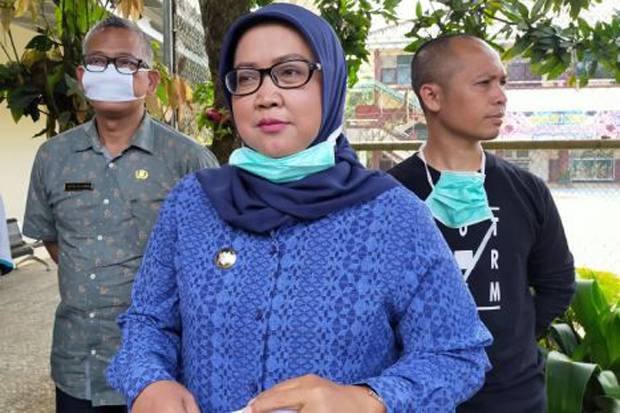 Kabar Duka, Suami Bupati...