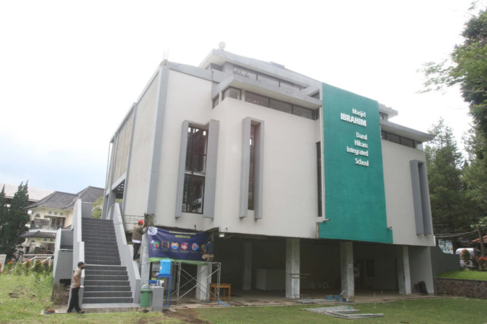 Pertama di Bandung,...