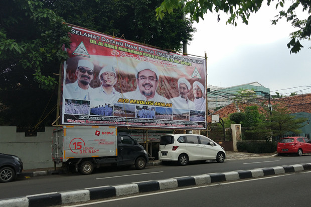 Warga Petamburan Siap...