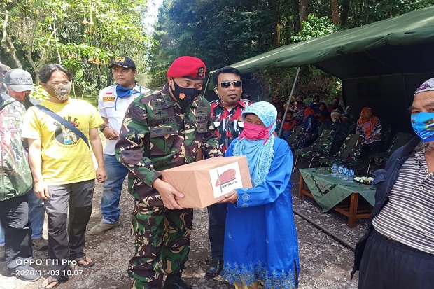 Peringati Hari Pahlawan,...