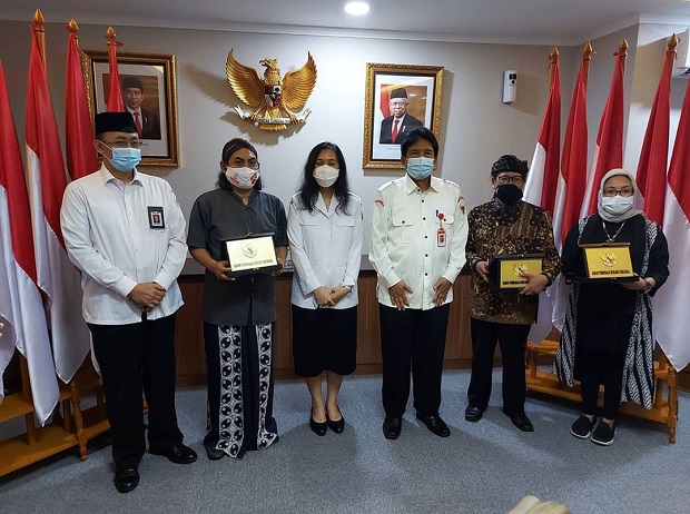 Peringati Hari Pahlawan,...