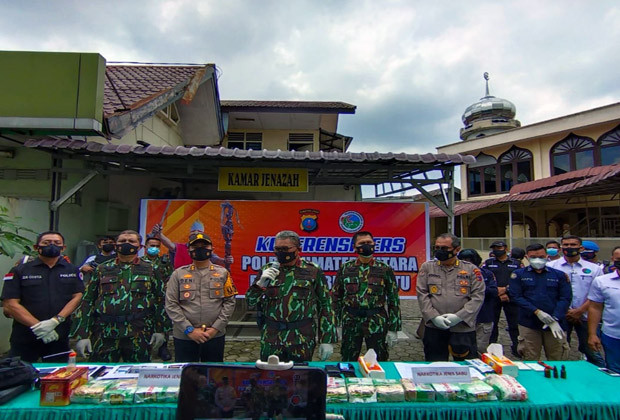 Serang Petugas, Polda...