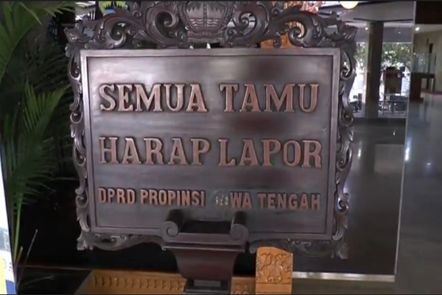 Anggota Dewan dan Staf...