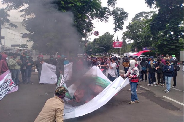 Poster Habib Rizieq...