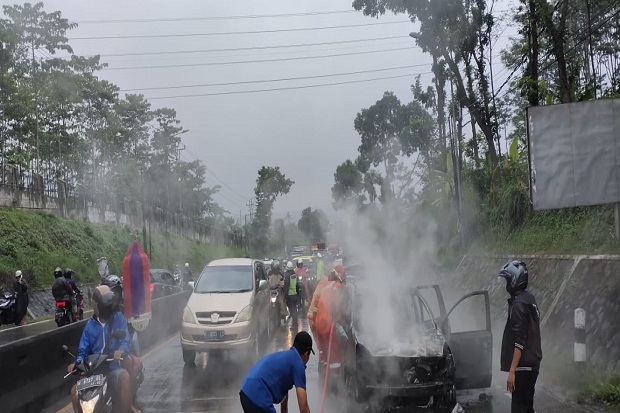 Semarang Gempar, Mobil...
