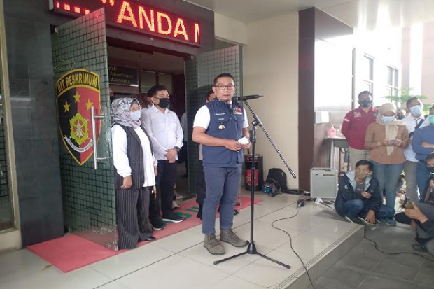 Ridwan Kamil Tuntut...
