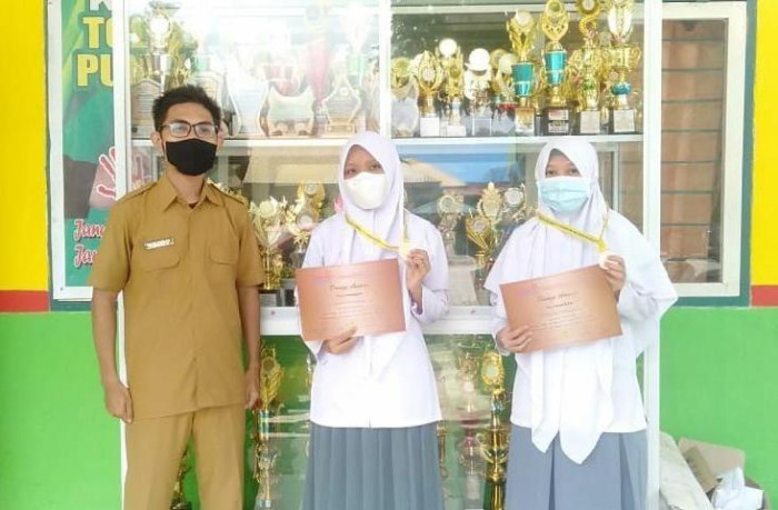 Luar Biasa, 2 Siswa...