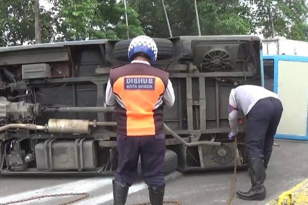 Kecelakaan Bus Pengangkut...