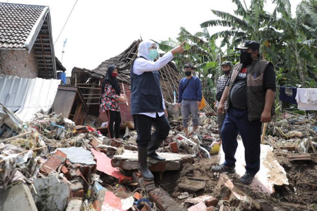 Kunjungi Korban Banjir...