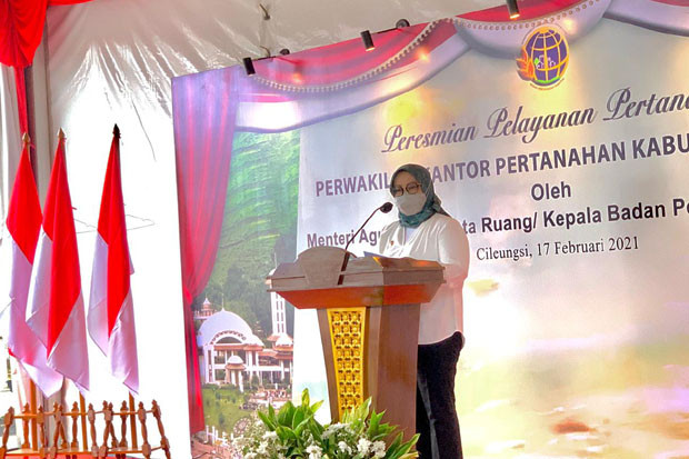 Bupati Bogor Ade Yasin...