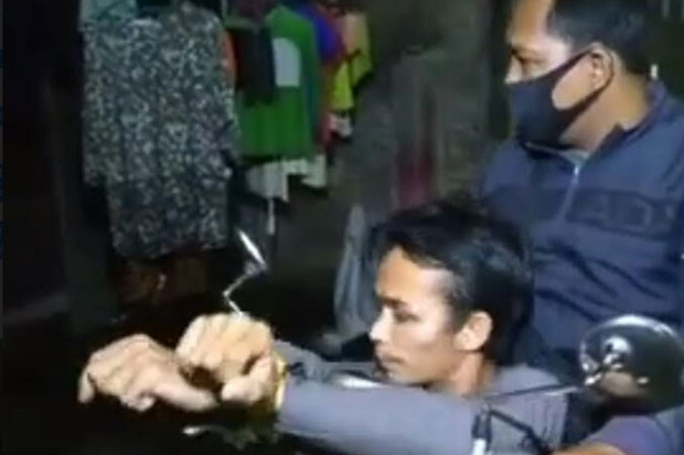 Pemuda di Makassar Nekat...