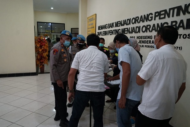 104 Anggota Polres Metro...