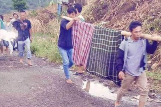 2 Warga Kabupaten Jeneponto...
