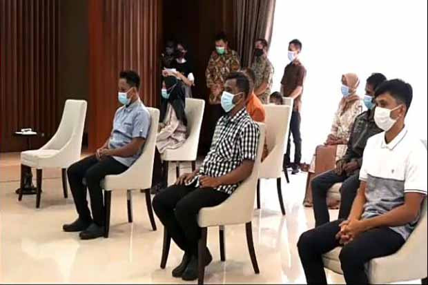 Menlu Serahkan 4 Korban...