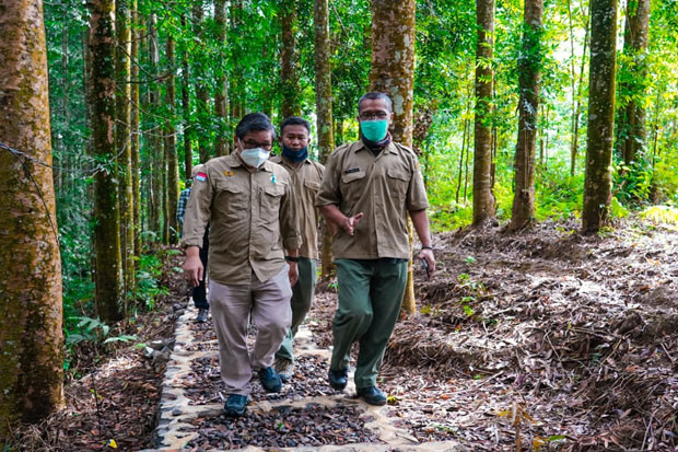 Wamen LHK: Berwisata...