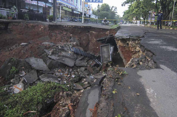 Jalan Boulevard GDC...