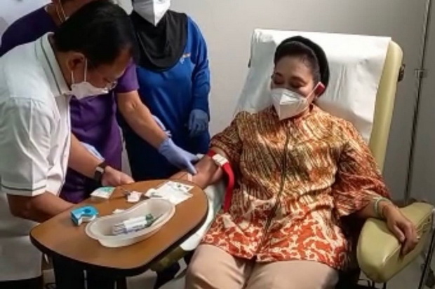 Darah Diambil, Titiek...