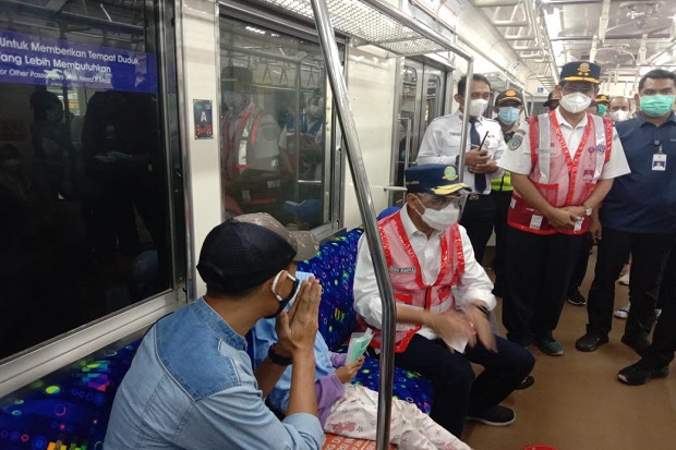 Tinjau Stasiun Manggarai,...