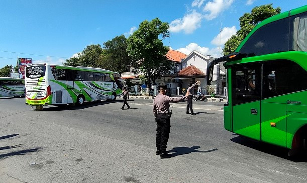 Lima Penumpang Reaktif...