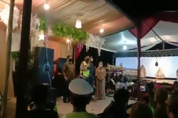 Gelar Pesta dan Wayang...
