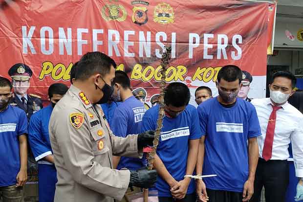 Bekuk 12 Pelaku Tawuran,...