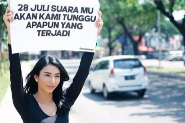 Unggah Foto Angkat Poster,...
