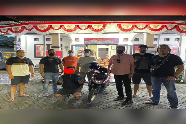 Asyik Santai di Hotel,...