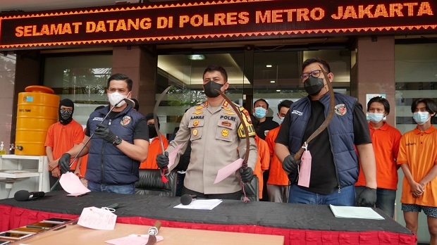 Polisi Ciduk Belasan...