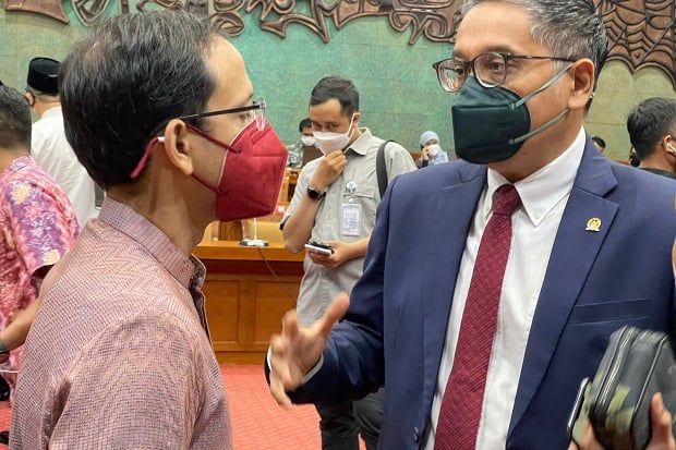 Putra Nababan Minta...