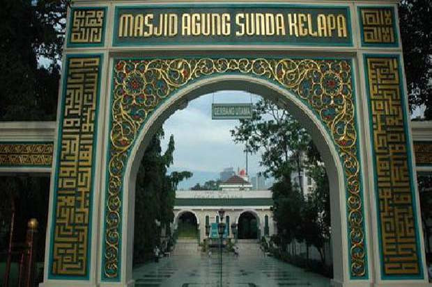 Jamaah Salat Jumat Bisa...