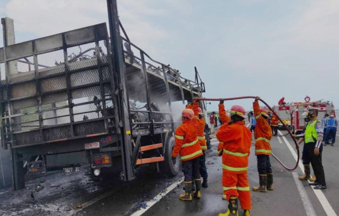 Truk Ekspedisi Angkut...