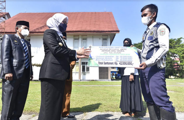 Hari Pahlawan, Bupati...