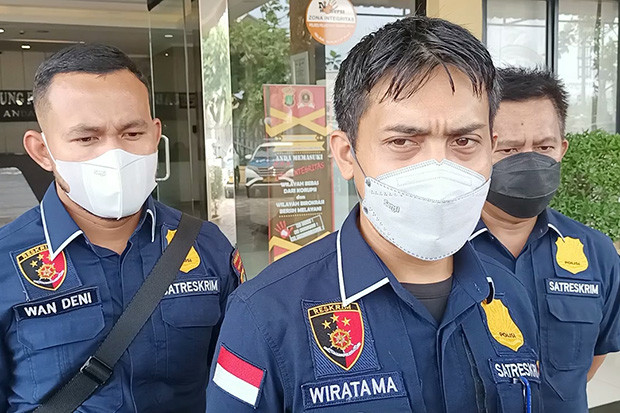 Polisi Tindak Parkir...